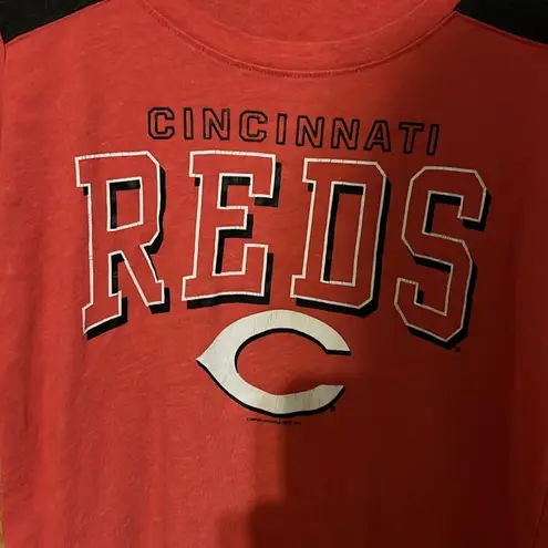 Genuine Merchandise Cincinnati Reds Baseball  T-shirt