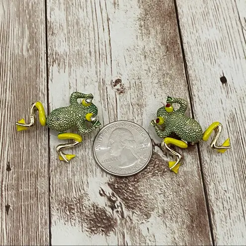 2 Vintage Frog Movable Legs Brooch