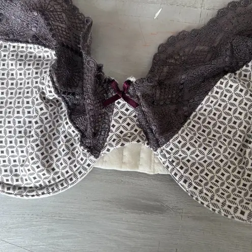 Soma Intimates Lace Trimmed Smoothing Underwire Geometric Pattern Bra Size 38D