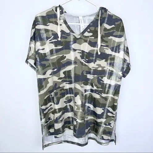 Honeyme Green Camo Hooded Short Sleeve Dolman V-Neck Shirt Small