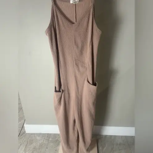 No Comment Womenโs Tan Ribbed Spaghetti Strap Jumpsuit Size M with Pockets
