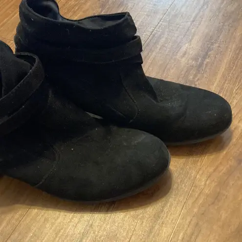 American Eagle  7.5 black ankle boots