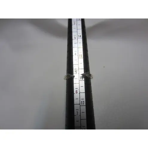 None Silver Tone Two Small Triangles Women's Ring Size 5.5