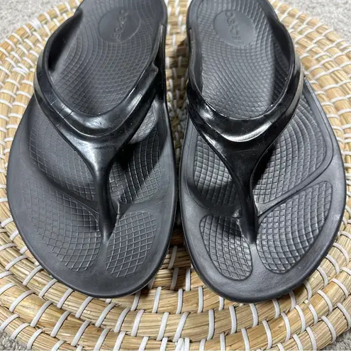 Oofos OOlala Sandal Flip Flops Thongs Lightweight Recovery Footwear in Black 7