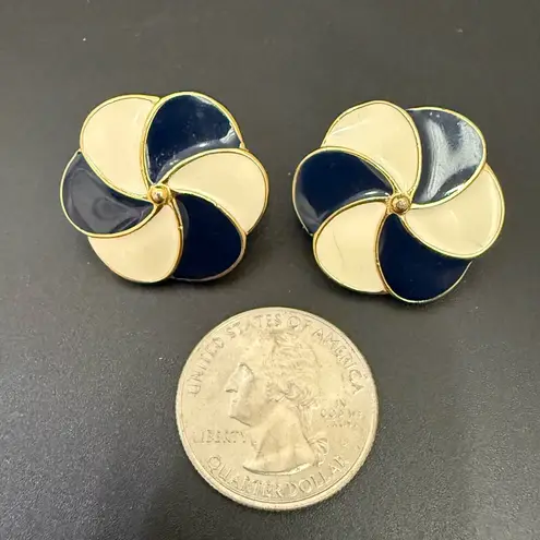 Vintage MONET Navy Blue Black/Beige Enameled Pinwheel Flower Pierced Earrings Black