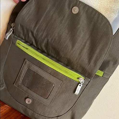 Baggallini Black and Green Messenger Bag with Sleek Design NWOT