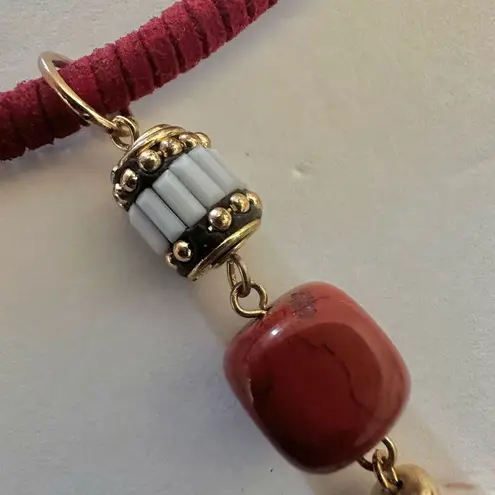 C 1946 gold tone orange metal choker pendant necklace