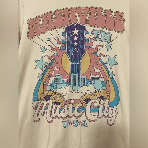 Zoe & Liv Nashville TN Music City Graphic Tee Shirt Beige Size L