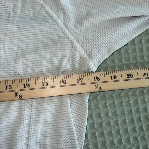 Lululemon white  swiftly tech
Size 10 thumbnail 3