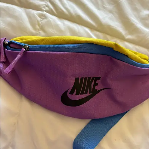 Nike •  • Fanny pack