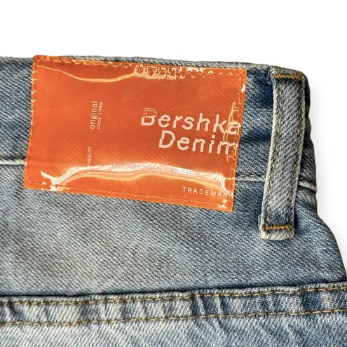Bershka | 34W x 30L | The 90's Faded Straight Leg Baggy Fit Jeans in Light Blue