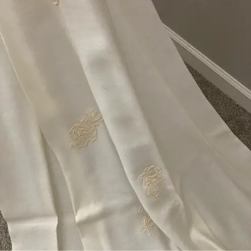 Vintage 1950’s Short Sleeved Ivory Linen Wedding Bridal Dress With Train