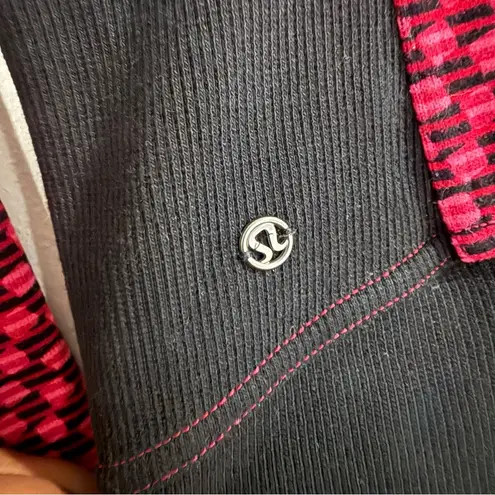 Lululemon  RADIANT JACKET IN DEEP DIVE BERRY RUMBLE BLACK/BLACK SIZE 4
