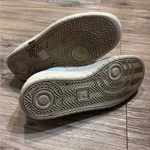 VEJA Women's White and Pink Casual Sneakers