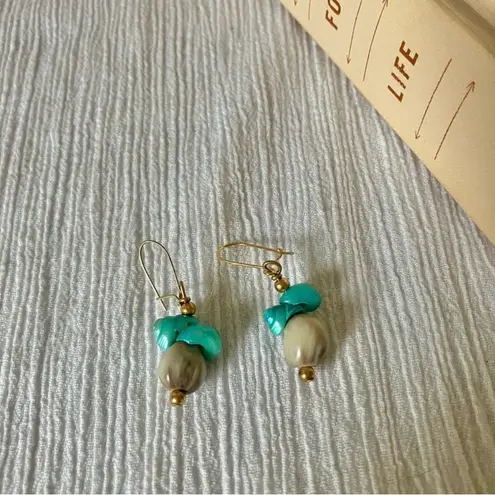 Vintage “Lana” Blue Mini Conch Seashell Earrings Gold Dangle Mermaidcore Coastal Jewelry