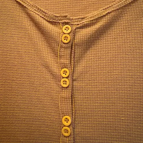 Comme Toi…gold/tan Fitted Long Sleeve Buttoned Blouse size M Tan Size M