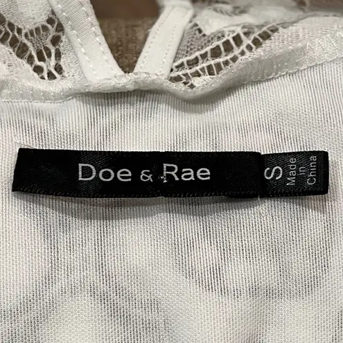 Doe & Rae White Floral Lace Detail High Neck Sleeveless Top - Size Small