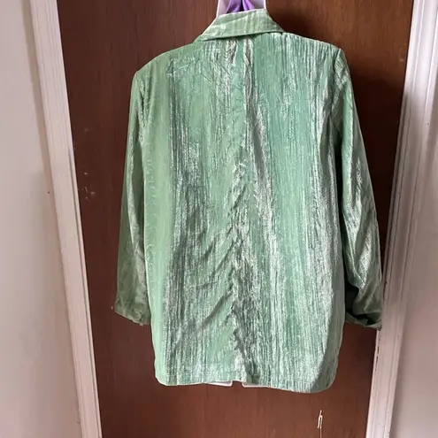 Cider girl in green oversized blazer