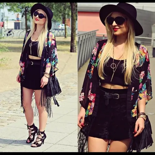 Live 4 Truth ✨HP✨FLORAL FRINGE KIMONO✨