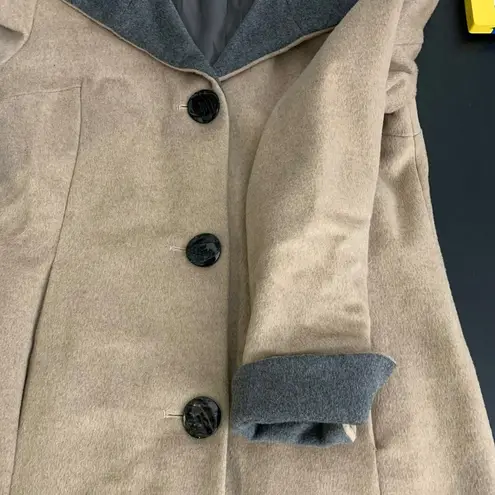 Ellen Tracy Women's wool blend Tan and Gray Coat Size 2