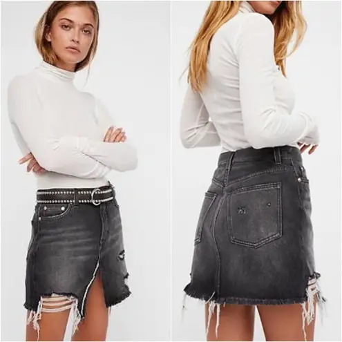 Free People nwt //  relaxed & destroyed denim skirt