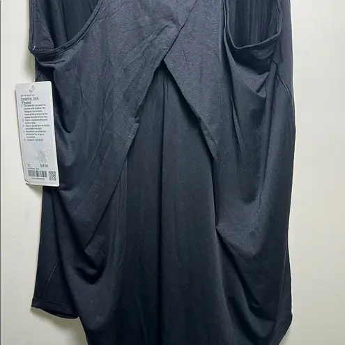 Lululemon  Black Sleeveless Women's Tank Top Size 12 Featuring Pleated Back