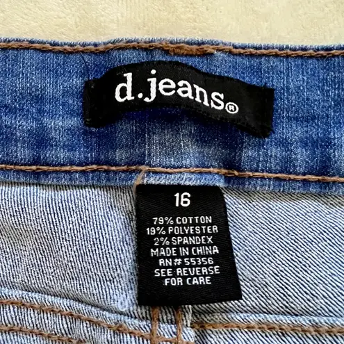 D. Jeans Cropped Denim Jeans