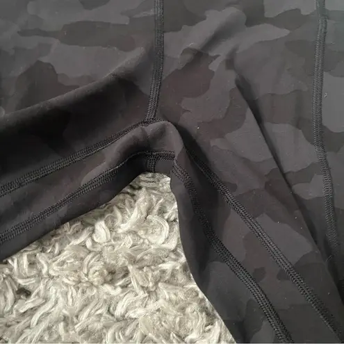 Lululemon  black formation Camo align 8” bike shorts with pockets size 4