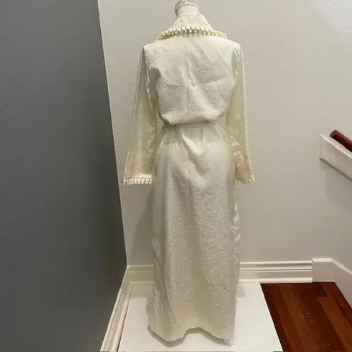 Vintage Ariel Late 80's Ivory Robe/House Coat with Scroll Pattern Size M