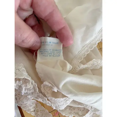 Vintage lace trimmed tank top lingerie white size S White