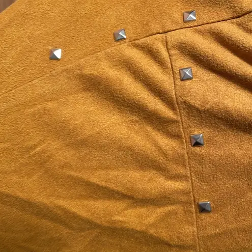 Valerie Stevens 🤗🤗🤗3 for. 12$🤗🤗🤗Faux Suede Studded Top