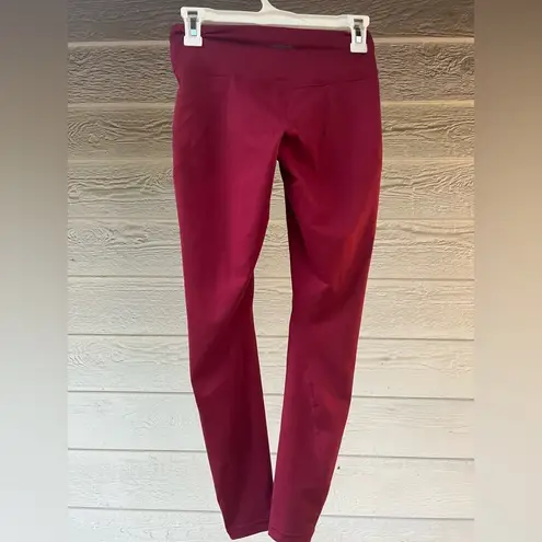 Patagonia XS  Women’s Leggings in a red‎ color.