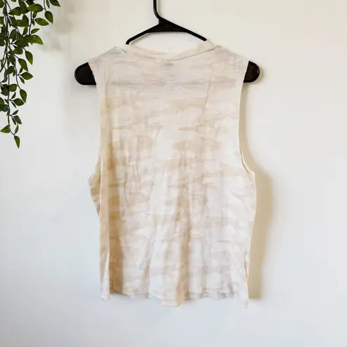 Vuori Women’s Sunset Tank Top in Bisque Tan Camo Print Sz L