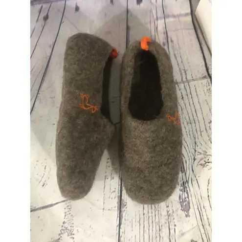 Wildllama Scandinavian felt felted wool slippers in brown size large