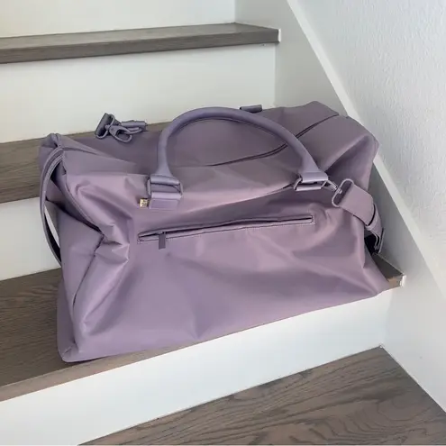 BEIS The Commuter Duffle Bag in Lavender Purple