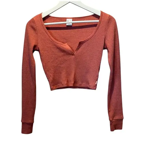 Aritzia TNA Women’s Waffle knit notch neck shirt size XXS