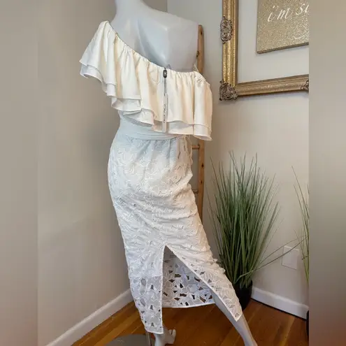 Chi Chi London Ruffled Off Shoulder Crochet Porsha White Maxi Dress 6 NWT