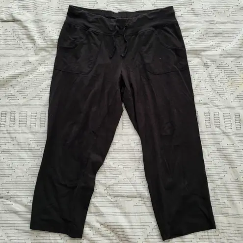 Athletic Works black capris