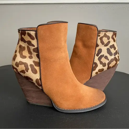 Very Volatile Chatter Leopard Calf Hair Suede Booties Boots Size 9