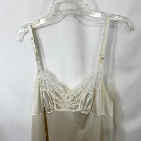 Vassarette VTG  Cream Lace Trim Slip Nightgown Sleepwear Ivory Satin 1809