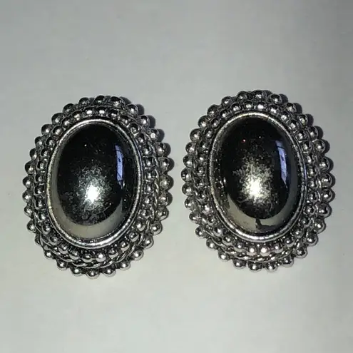 Elegant Vintage Silver Tone Metallic Gray Oval Clip On Earrings