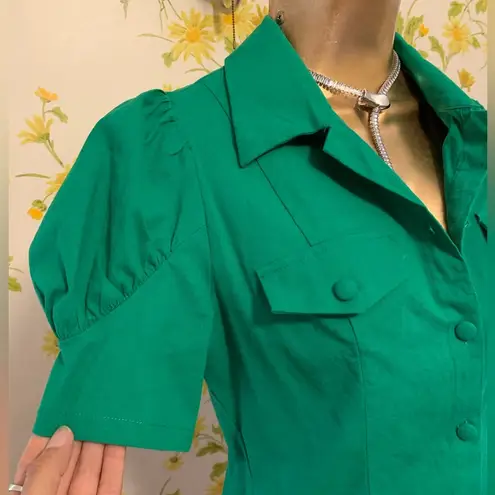 Button up short sleeve blouse in Kelly green size M Size M