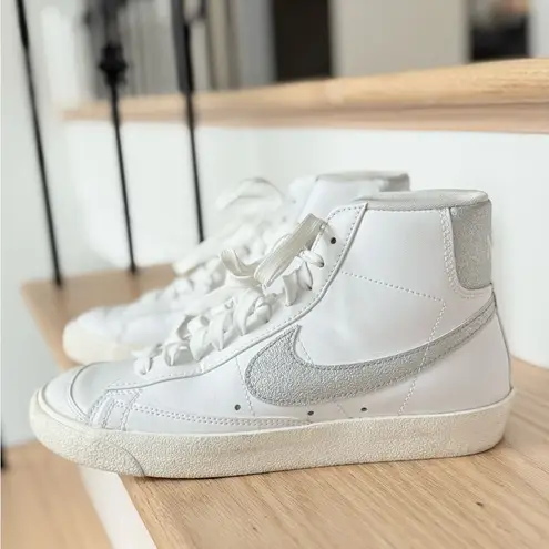 Nike Blazer Mid ’77 Vintage – White & Silver Glitter | Women’s 8.5