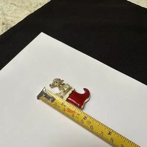 Signed Gerry’s Holiday Brooch Pin Gold Tone Puppy Dog In A Christmas Stocking