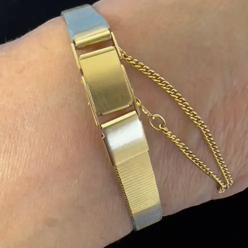 Pulse Golden Wrist Watch