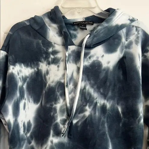 Black and White Cropped Sweater with Tie