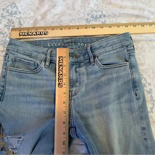 White House | Black Market WHBM  Everyday Soft Destructed Girlfriend Jean size 2