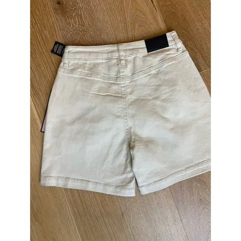 BCBGeneration BCBG Generations Women's Relaxed Trouser Shorts - color Ivory size 3/26 NWT