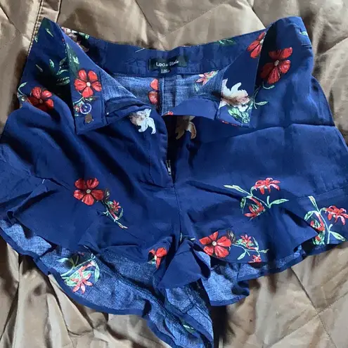 Lea & Viola NWOT - Gorgeous  Floral Short - size M