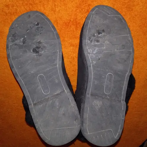 Makalu 8 Cozy Land Fur Boots In BLACK Straps & Ball Style